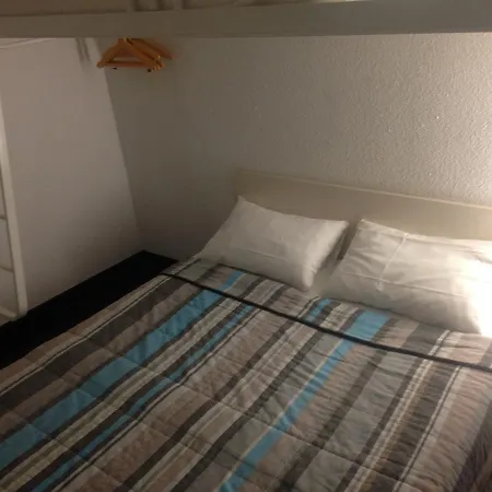 Hotelf1 Dunkerque Synthe מלון 2*