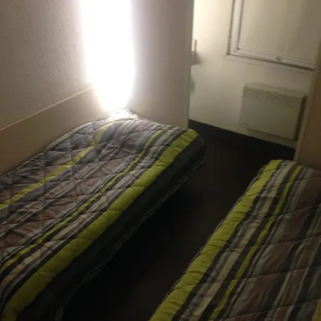Hotelf1 Dunkerque Synthe מלון